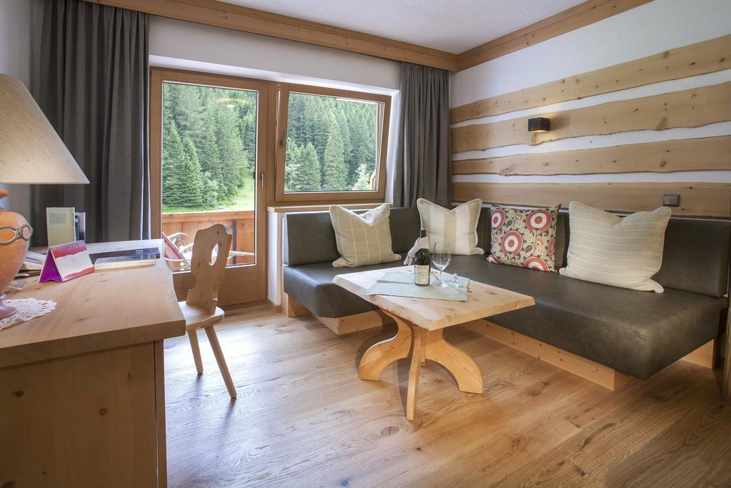 Natur- & Wanderhotel Tuxertal Cameră foto