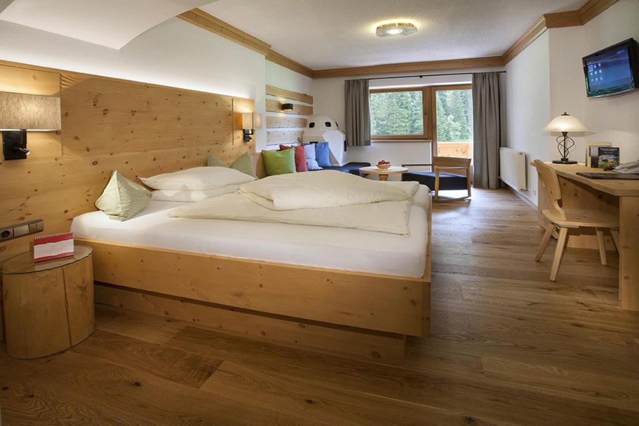 Natur- & Wanderhotel Tuxertal Cameră foto